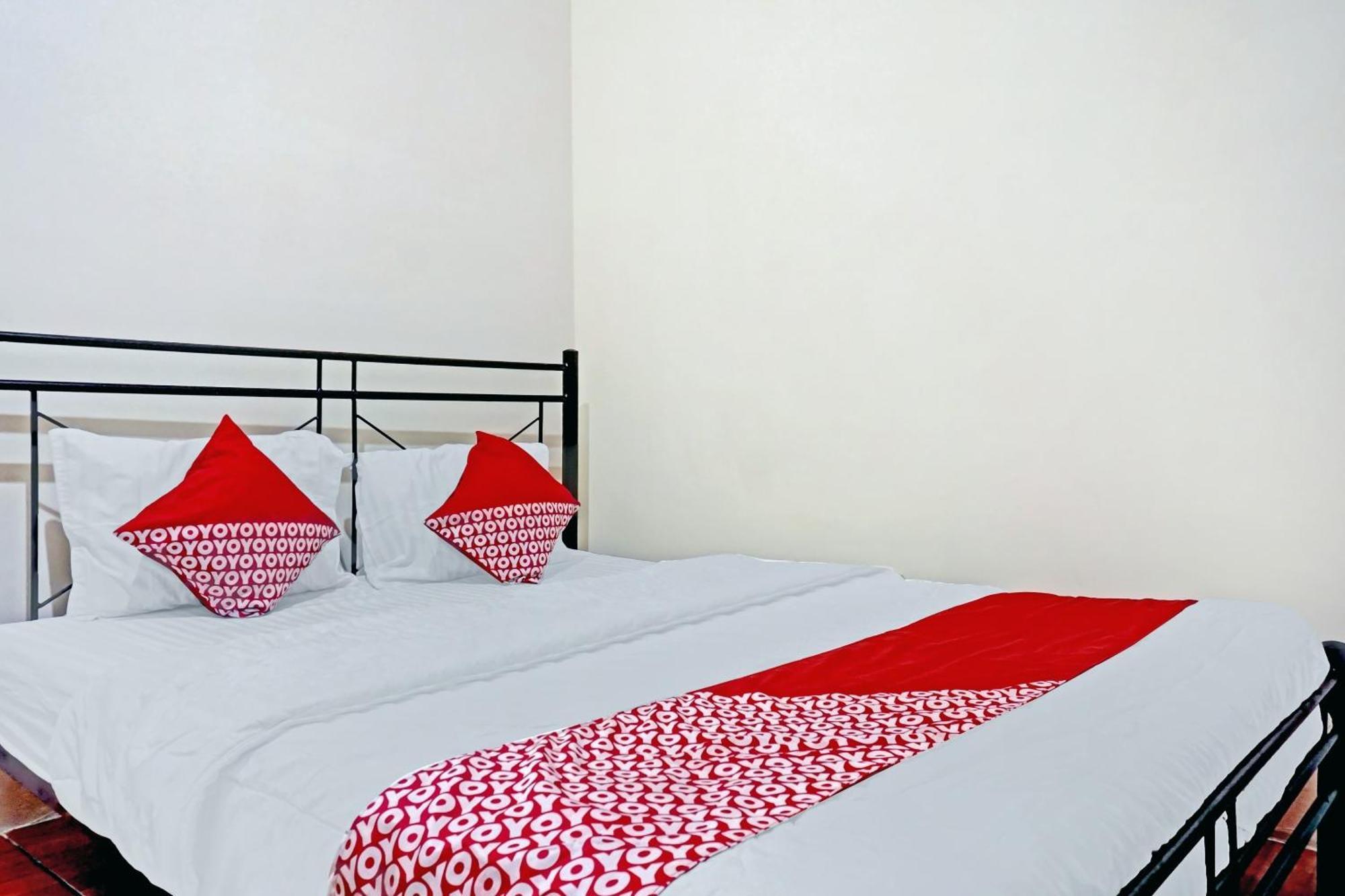 Oyo 90689 Lily House Hotel Tangerang Exterior photo