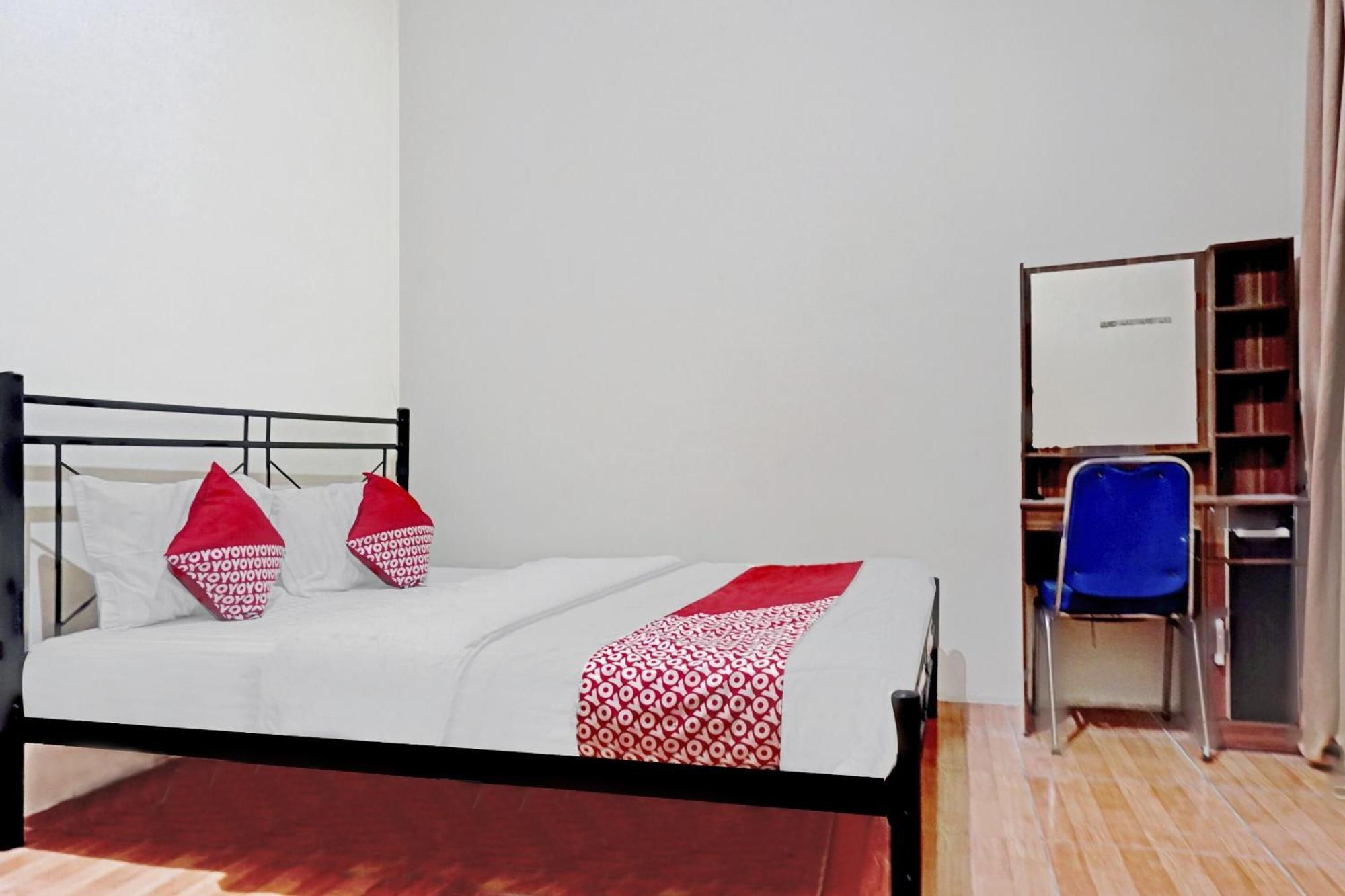 Oyo 90689 Lily House Hotel Tangerang Exterior photo